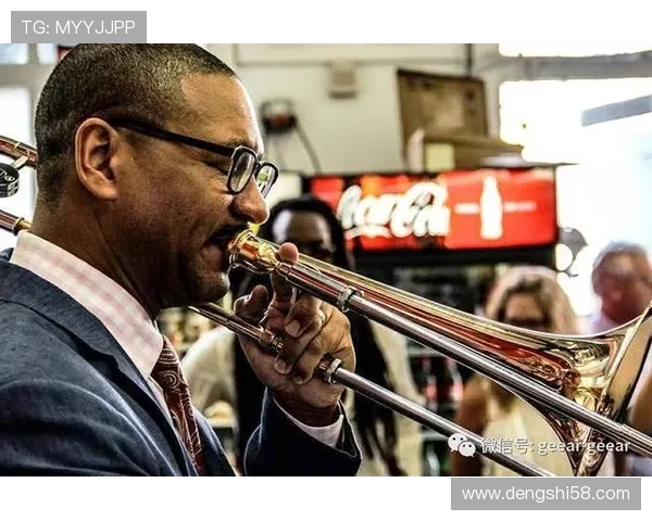 太阳队球员入场亮相新奥尔良 展现独特穿搭与运动魅力 太阳队球员入场亮相新奥尔良 展现独特穿搭与运动魅力